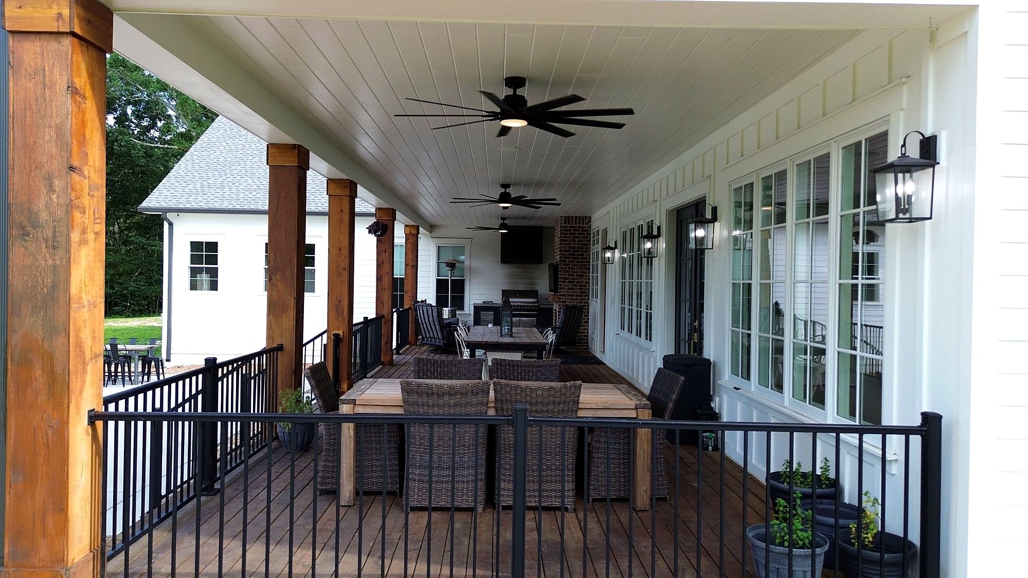 Outdoor covered dining porch — Columbia, TN